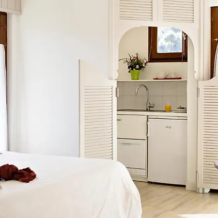 מלון Hotel-residence La Pinede