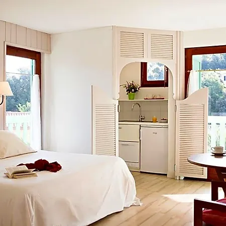 Hotel-residence La Pinede 3*