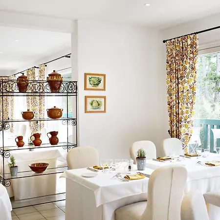 Hotel-residence La Pinede 3*