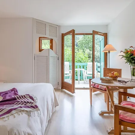 Hotel-residence La Pinede 호텔 3*