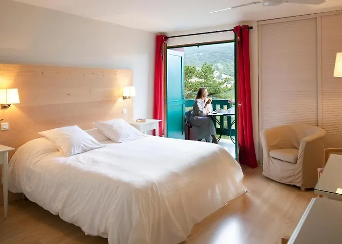 Otel Hotel-residence La Pinede