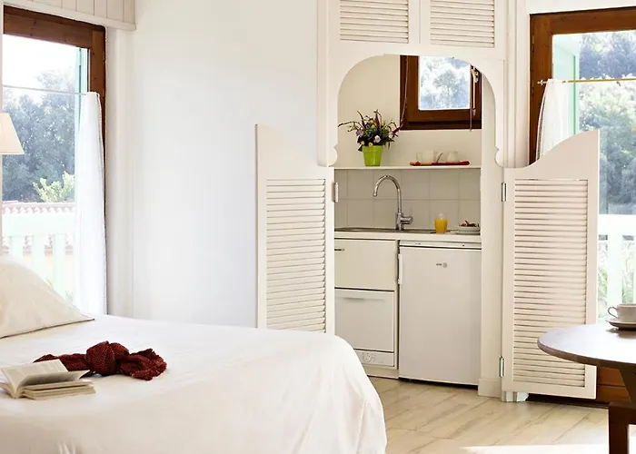 Hotel Hôtel-résidence La Pinède