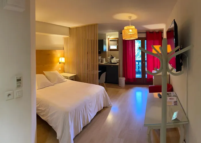 Hotel-residence La Pinede 3*