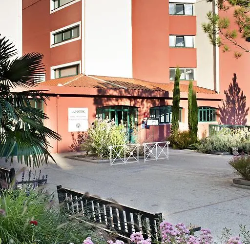 Hotel-residence La Pinede 3* אמלי-לה-באינס-פללדה